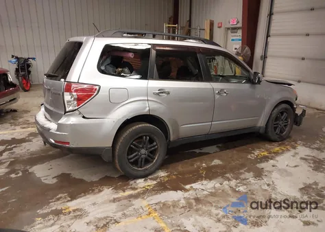 2012 Subaru Forester 2.5X Premium из США, поврежденный, VIN JF2SHBDC2CH442321